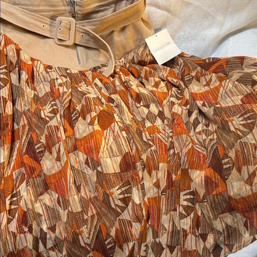 NWT BEAUTIFUL, 2 fabric styled, midi flowing Skirt in Rust/Tan. Belted waist LRG